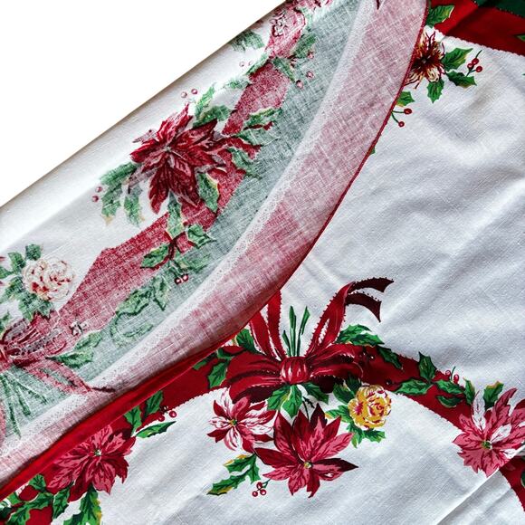 Vintage Christmas tablecloth long oval traditional red green white cotton blend - Picture 8 of 8